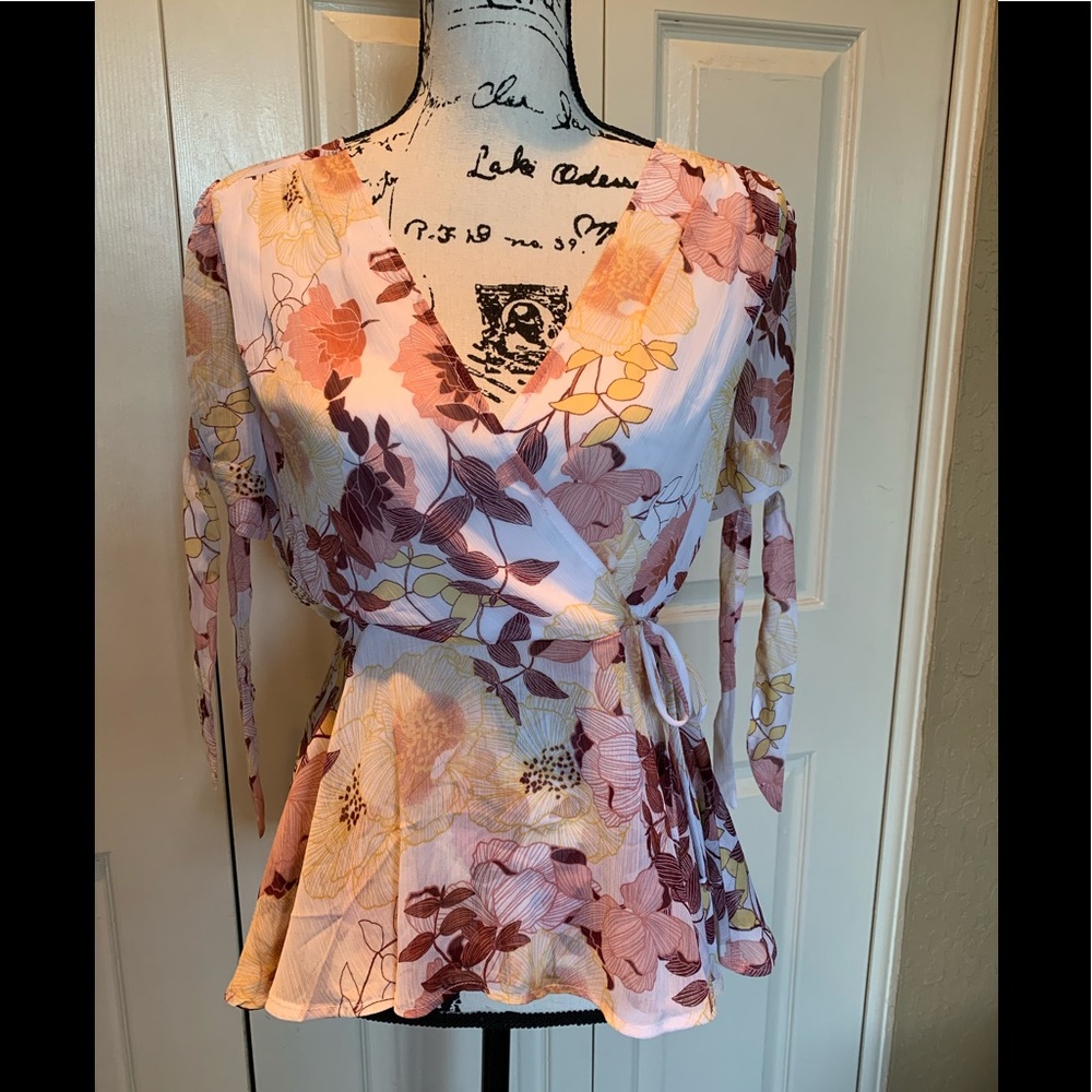 Francesca’s Blue Rain Floral Long sleeve top
